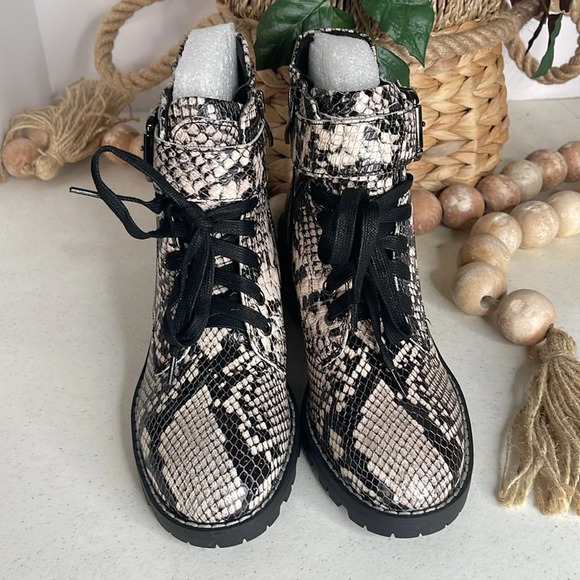 BCBGeneration Nubi Lug Sole Combat Bootie 7.5/38 Snake print - Picture 5 of 12